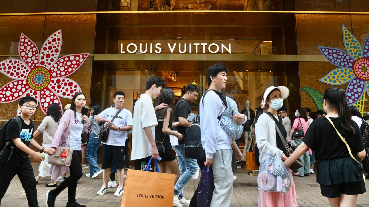 從數據看港人外遊消費