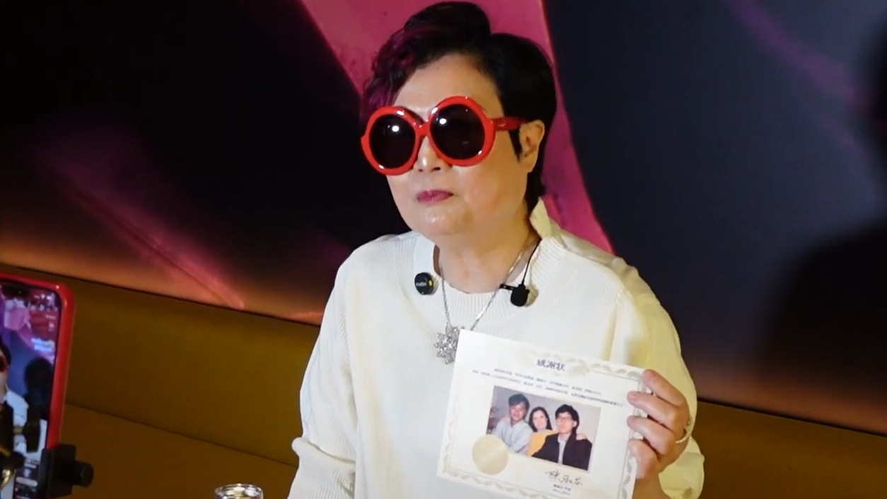 陳淑芬紀念展延長至7月底 印張國榮孖唐鶴德合照答謝支持者