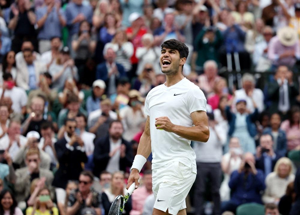 艾卡拉斯在溫布頓晉級八強。(路透社)