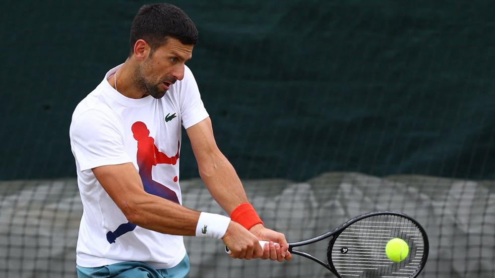 祖高域因對手退賽而自行練習。(路透社)