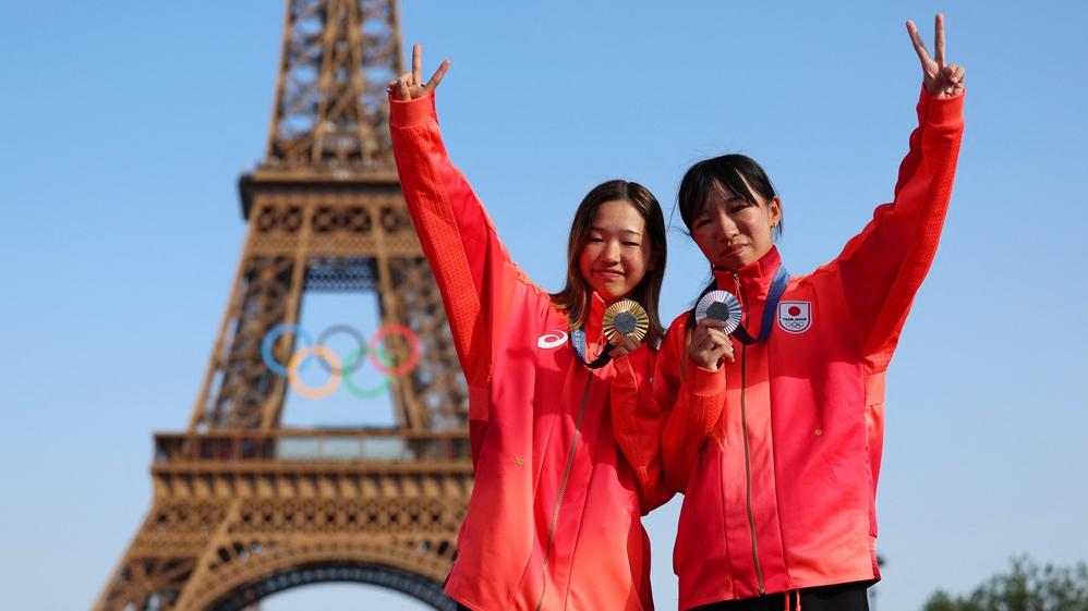 日本滑板代表的吉澤戀與赤間凜音。(路透社)