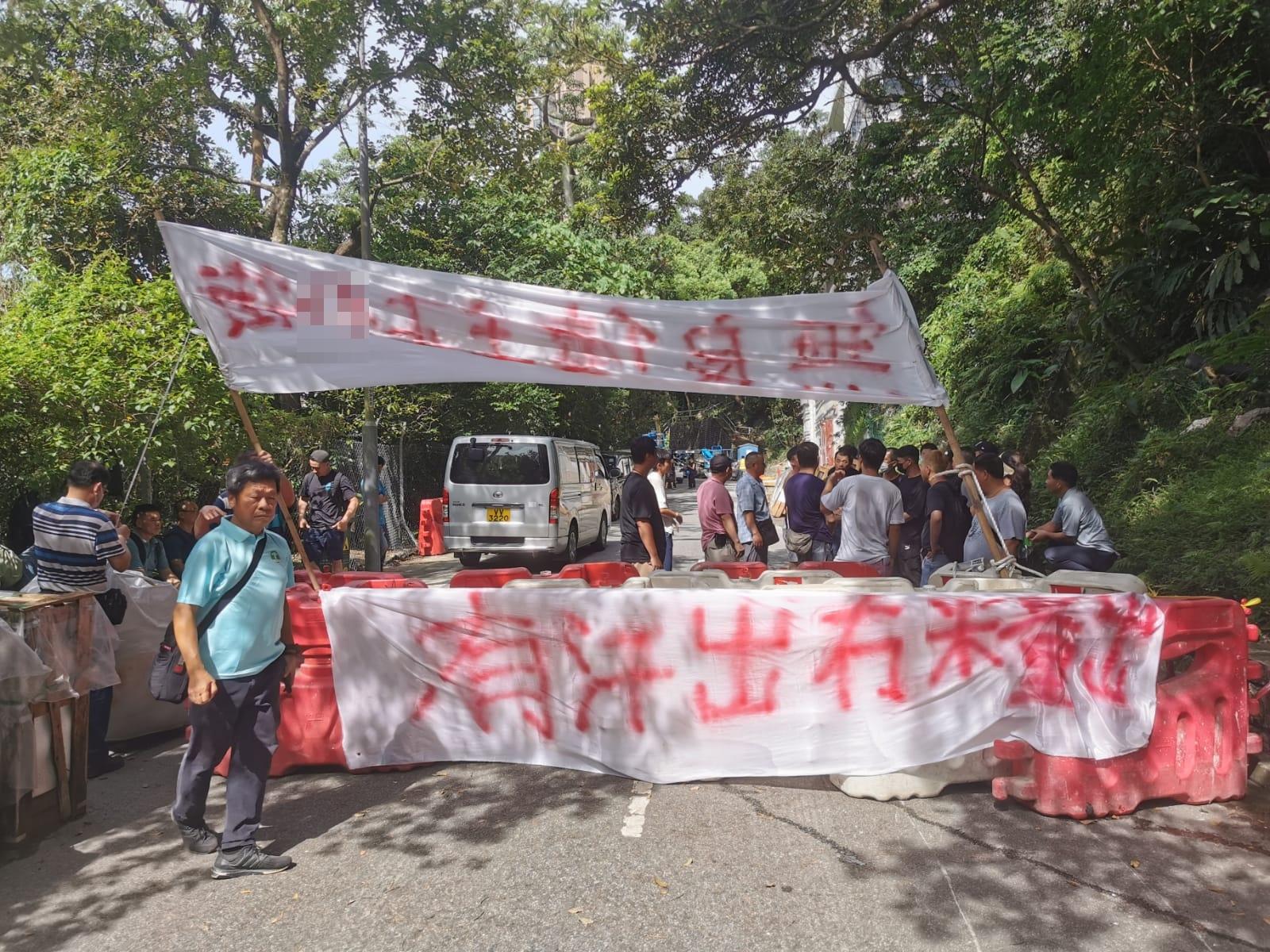 港島西半山寶珊道28號地盤項目，一批玻璃幕牆工人不滿被拖欠薪金(香港建造業總工會圖片)