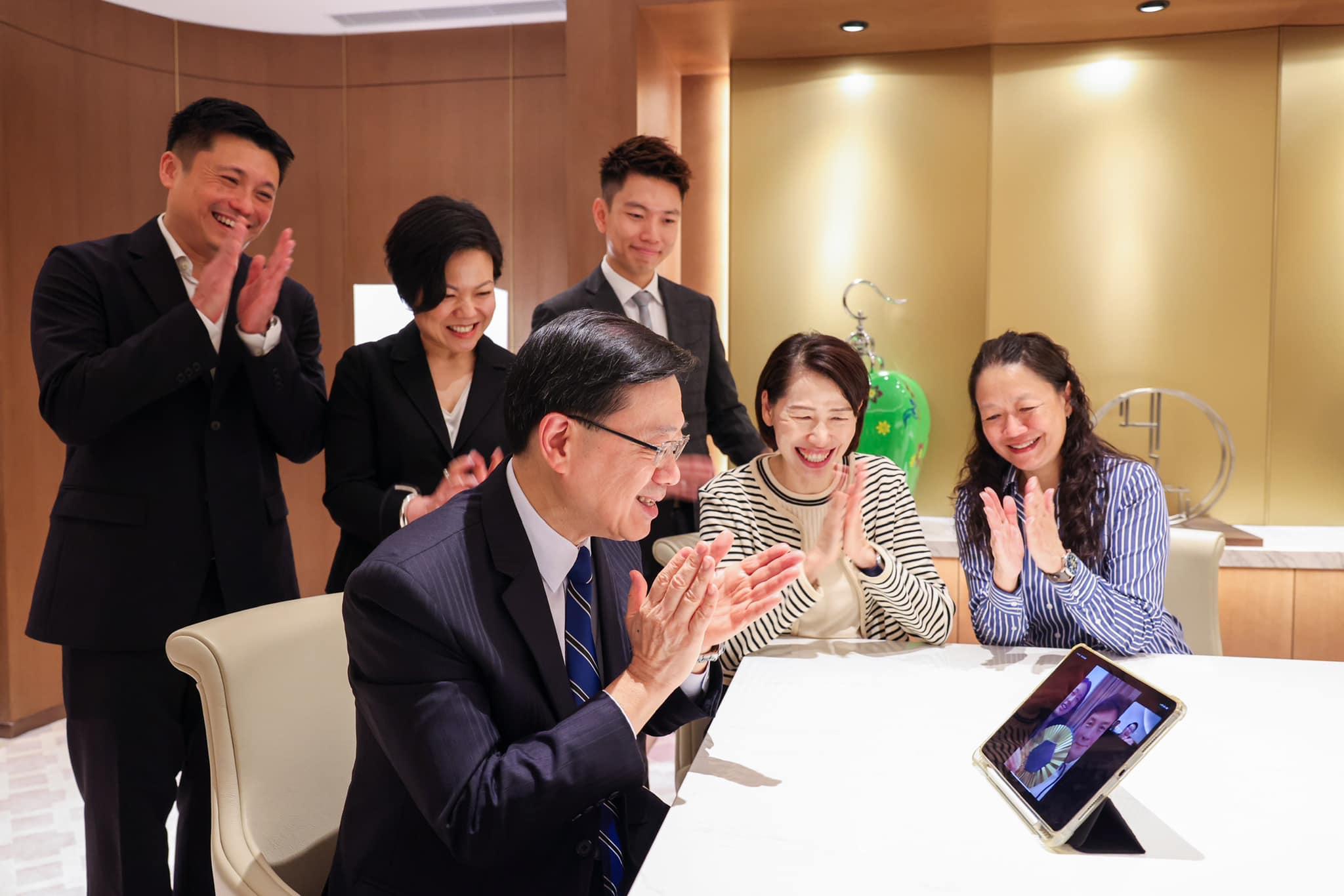 巴黎奧運｜致電祝賀江旻憓奪金 李家超：是我們的驕傲 (@fb李家超 John KC Lee圖片)