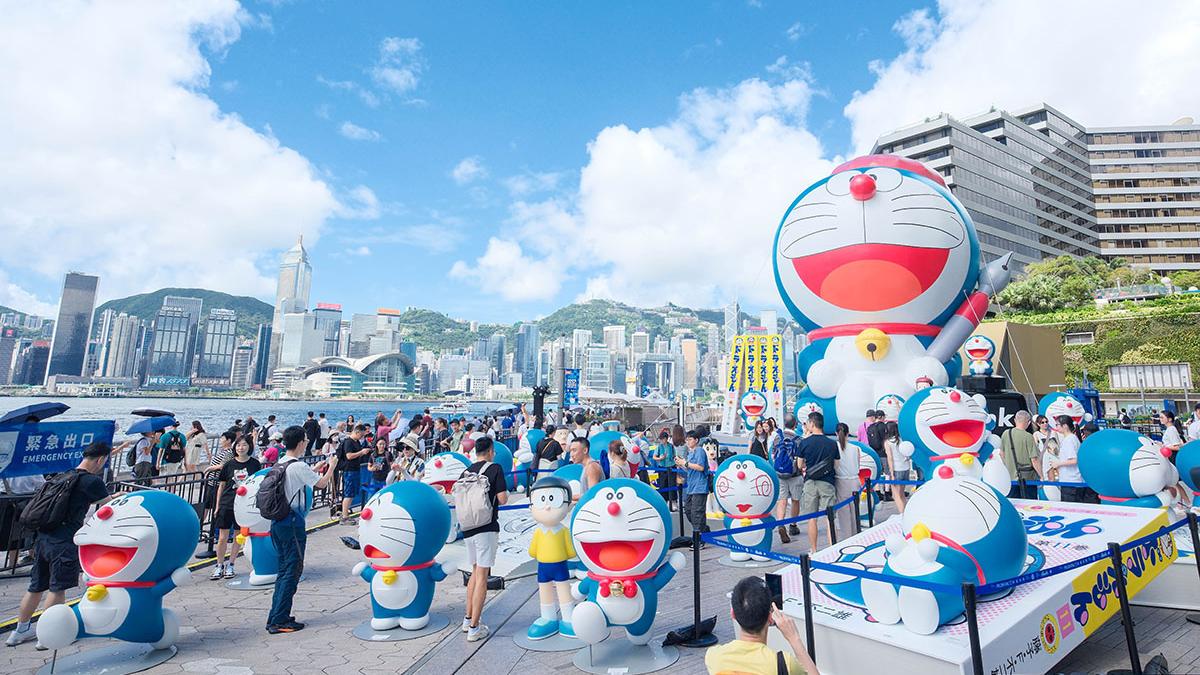 在尖沙咀舉行的多啦A夢展覽首日，吸引不少公眾到場遊覽。(資料圖片／中通社)