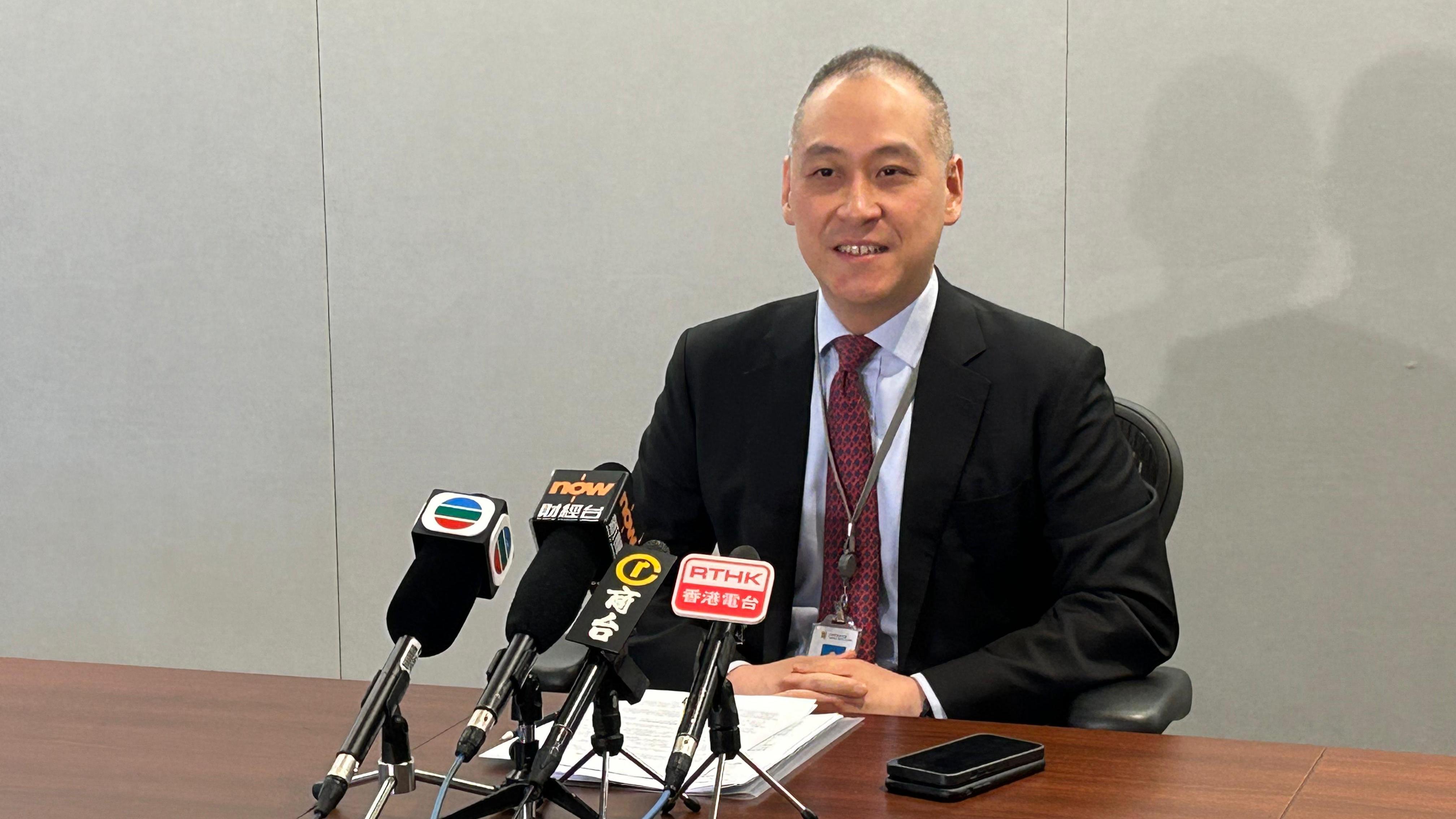 施政報告2024｜李惟宏倡下調股票印花稅，單邊收取0.05%。(陳芷晴攝)