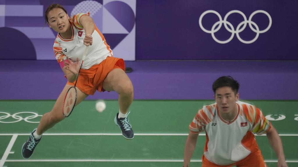 鄧俊文與謝影雪的組合首戰輕取中華台北對手。(美聯社)