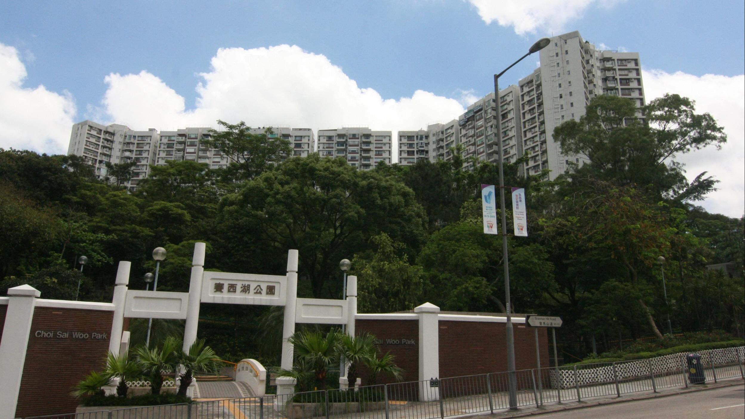 北角半山老牌豪宅屋苑賽西湖大廈，錄套三房海景「樓王」戶大賺成交個案。