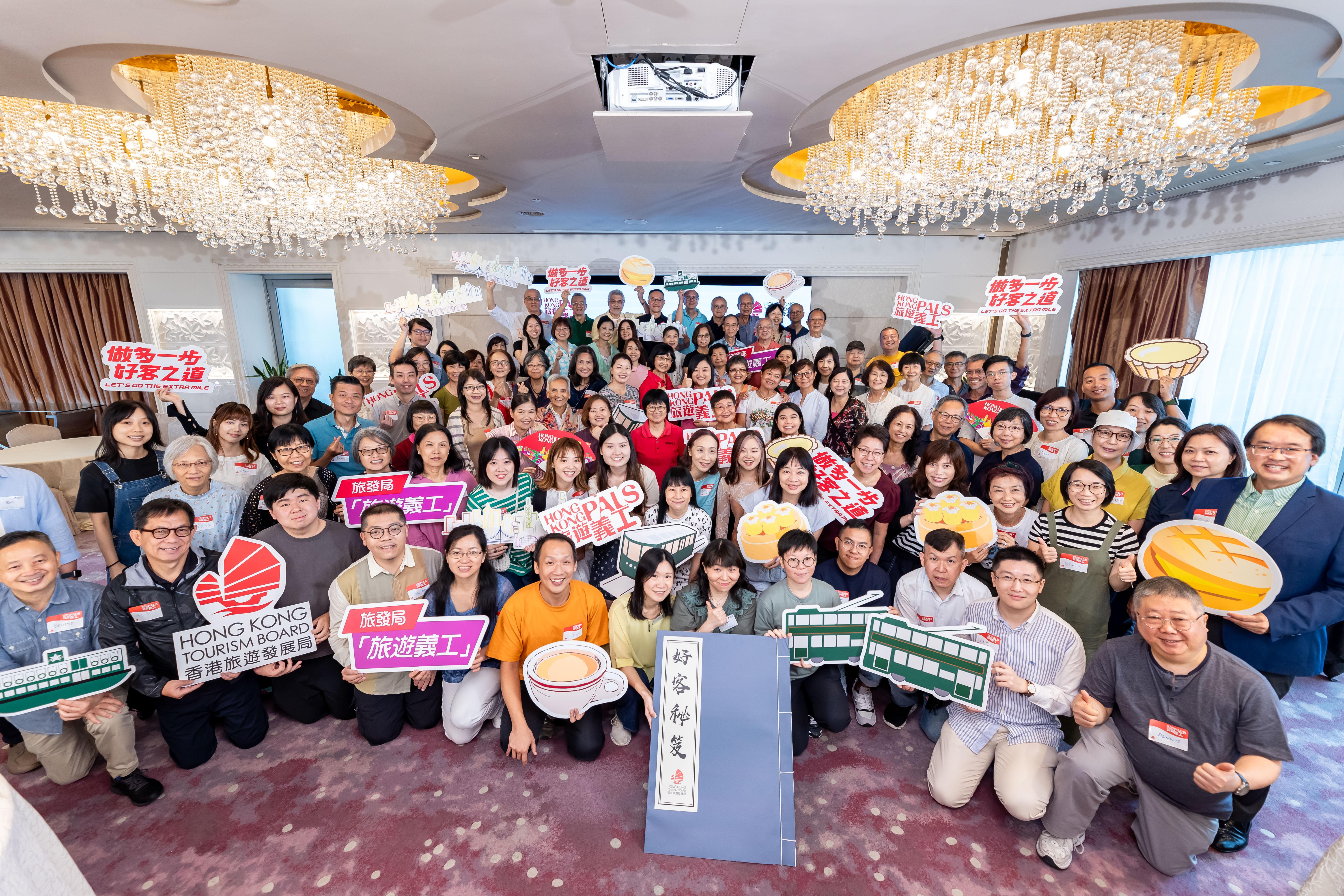 旅發局「旅遊義工」招募收440申請創新高 48位新義工11月投入服務（旅發局提供）