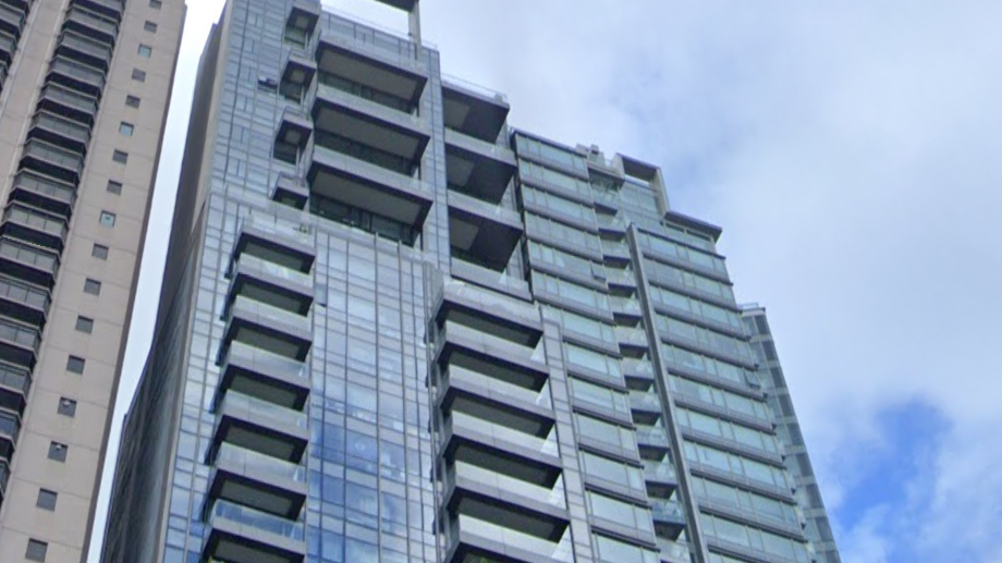 中半山單幢豪宅盤君珀最新錄大額租賃成交，四房雙套戶連車位以每月10萬元租出。