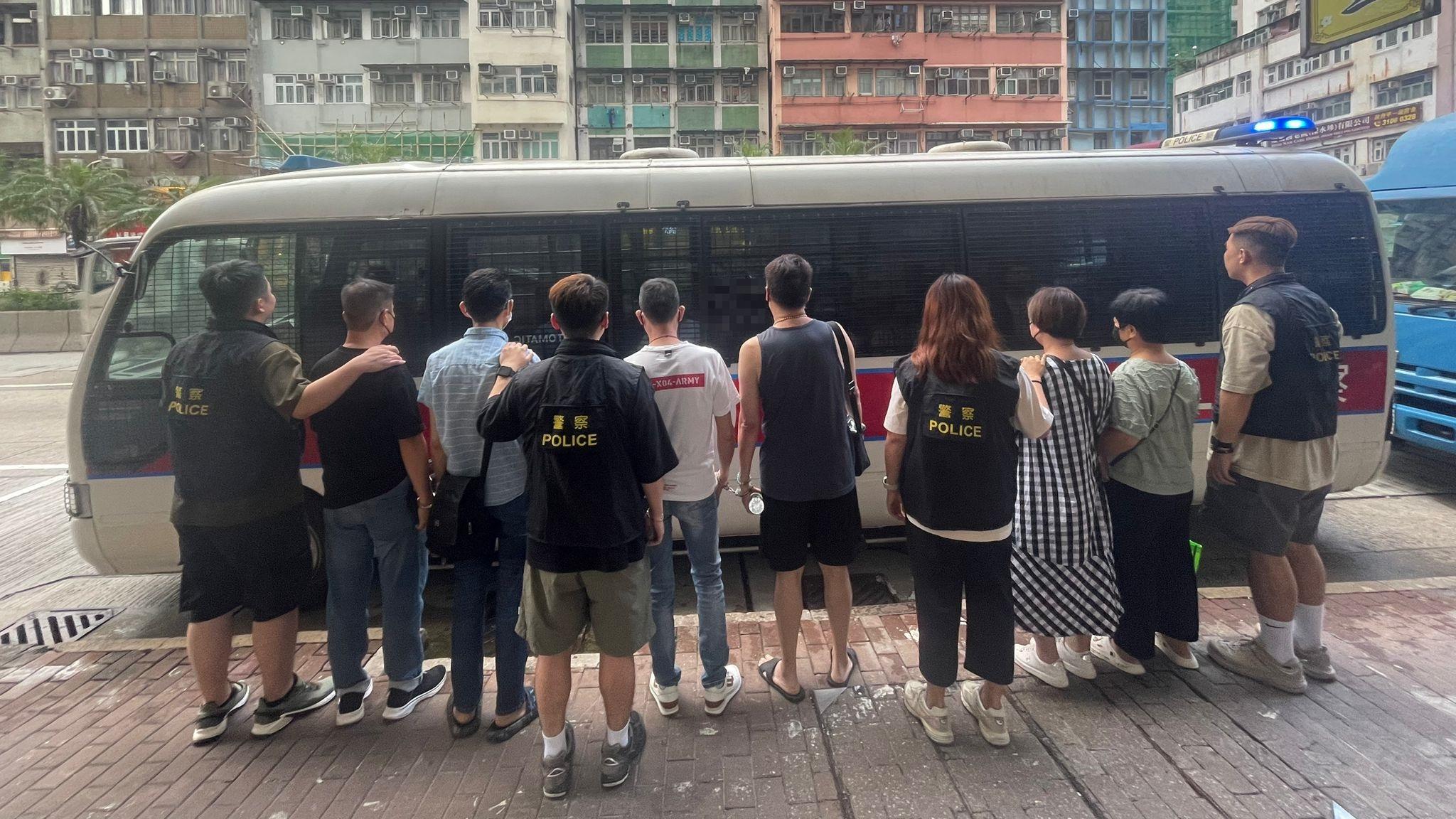 警方搗破荔枝角道一個非法賭檔。