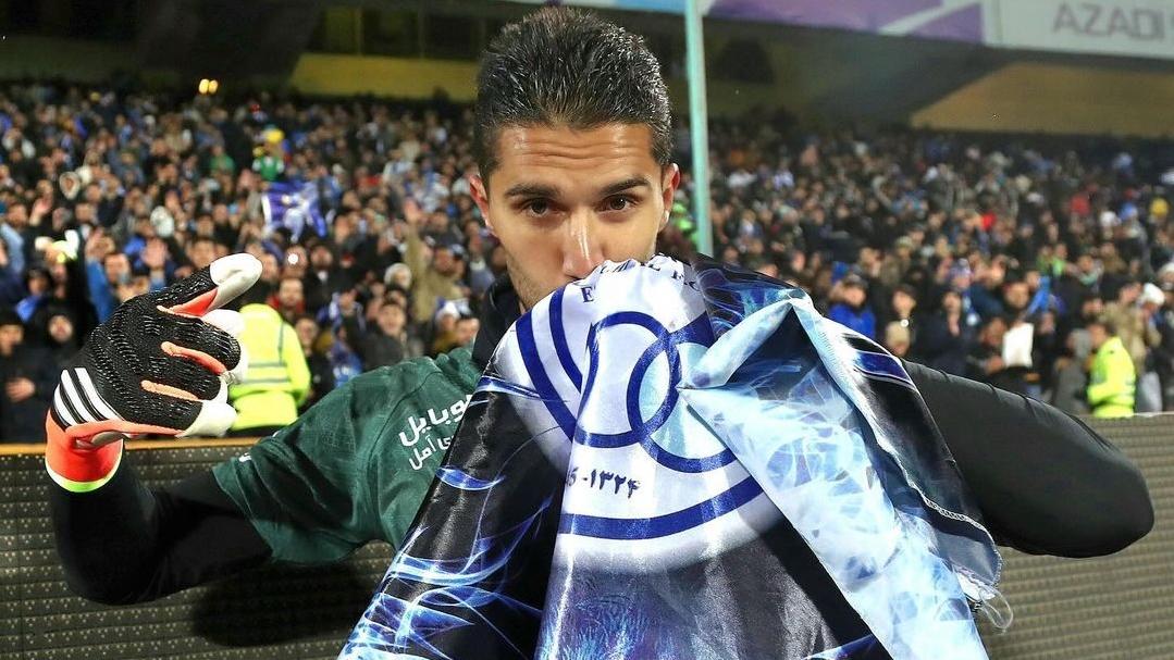 侯塞恩賀辛尼被效力的艾斯迪格拿解約。(Instagram)