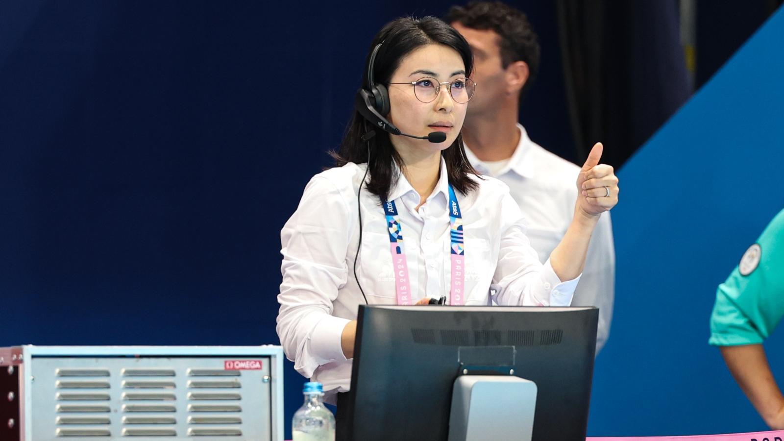 郭晶晶換身份再戰奧運　跳水皇后專業LOOK擔任裁判長成焦點