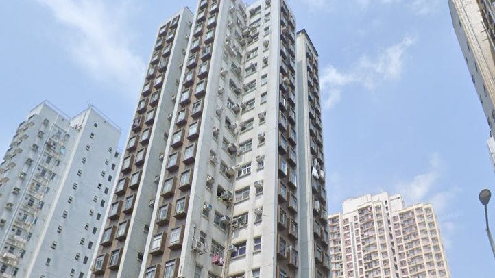 元朗市中心單幢樓富祐閣兩房戶，原業主買入近6年沽出，帳面貶值近三成。