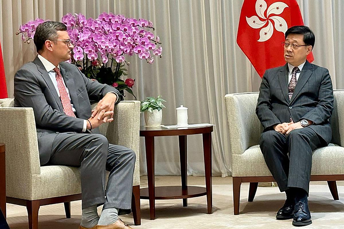 庫列巴(左)訪港並會見李家超(右)。(烏克蘭外交部圖片)