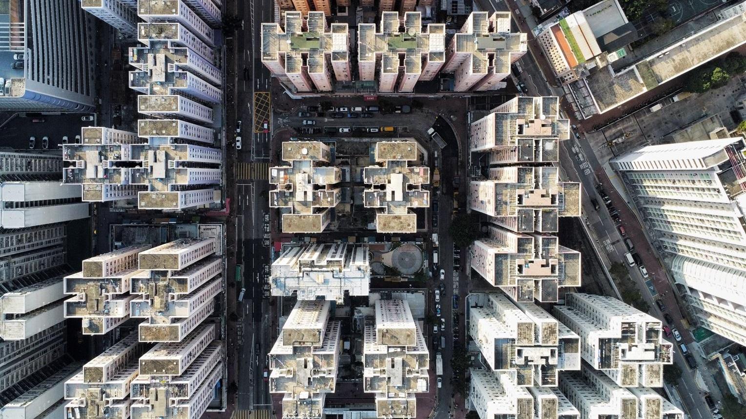 本港樓市於撤辣後，吸引大批內地客入市，據中原地產資料指，普通話拼音買家今年首半年入市個案宗數及金額，均創歷史新高。(資料圖片)