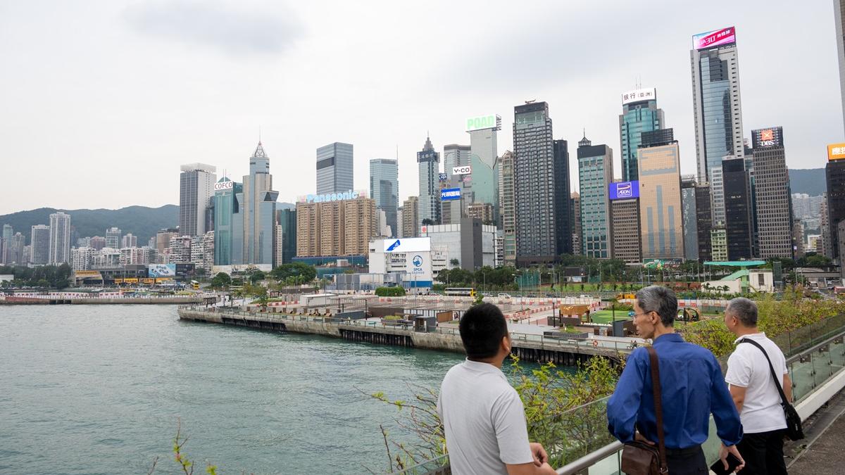 發展局表示，維港內大規模填海仍會繼續受現行「不可填海推定」的高門檻約束。(資料圖片／陳奕釗攝)