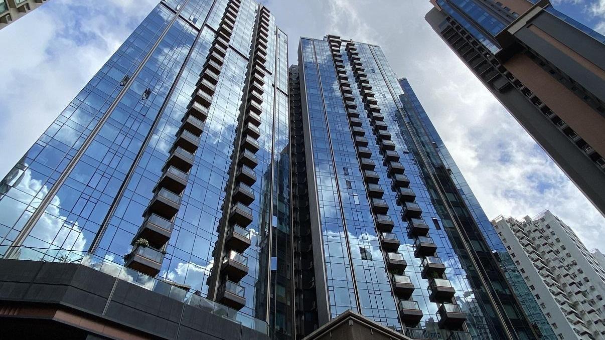 北角柏傲山中層套三房戶劈價一成，獲用家以2,525萬元承接。