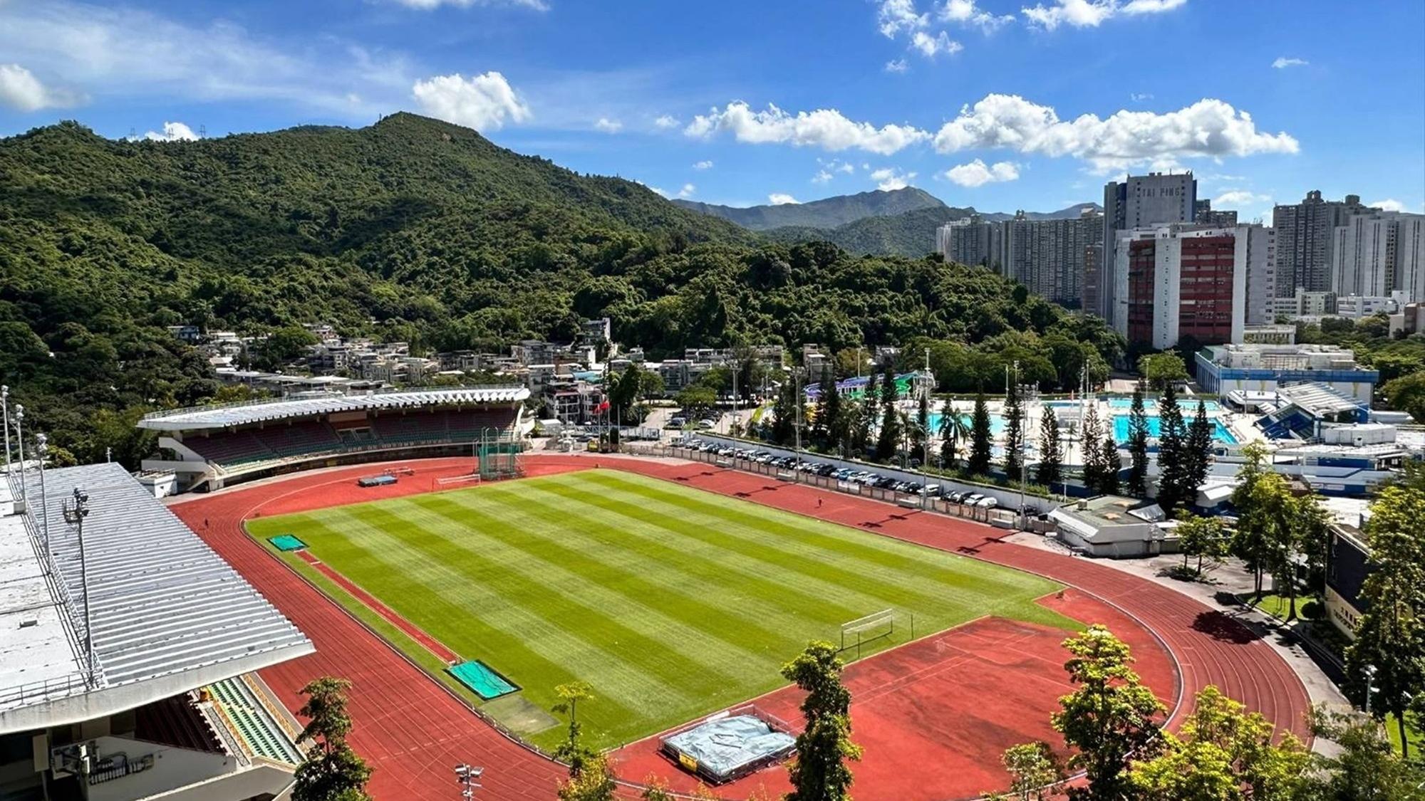 單位望大埔運動場全景，視野超開揚。