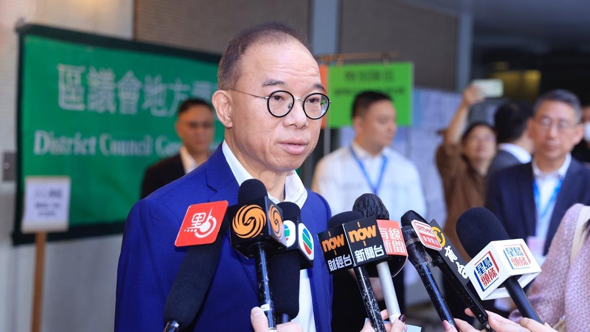 曾國衞說，將優化選舉安排，包括利用更多電子化、自動化的方法，提升選舉的效能及準確性。(資料圖片／中通社)