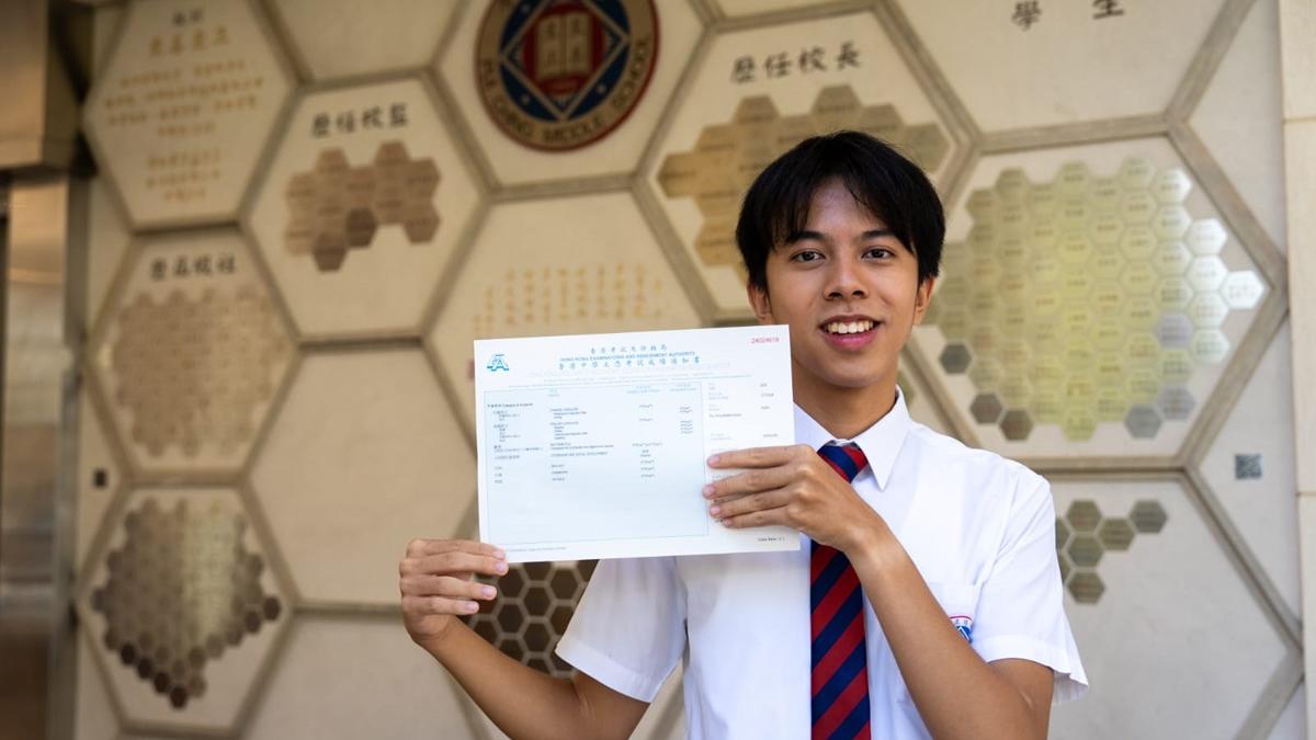 鄺弘哲計劃入讀中大內外全科醫學士課程。(林靄怡攝)