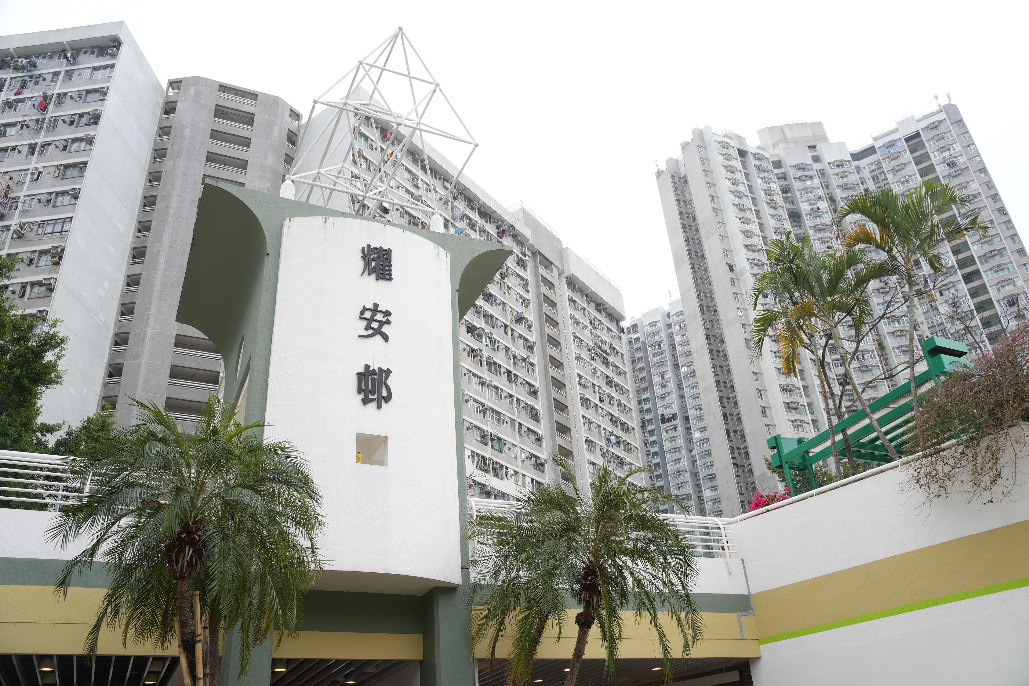 馬鞍山耀安邨中層兩房戶，以自由市場價360萬元沽出，長情業主料獲利甚豐離場。