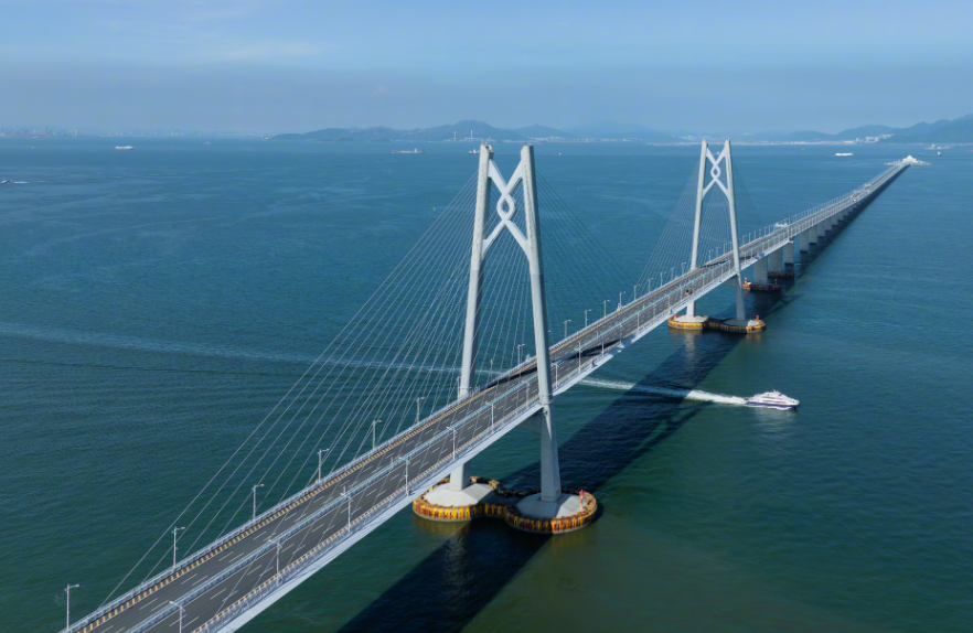 廉政公署早前落案起訴一名港珠澳大橋穿梭巴士（即金巴）散工，控告他於去年疫情期間向兩名旅客索賄1,000元，以協助二人在沒有有效車票情況下登車過境，由香港返回珠海。(資料圖片)