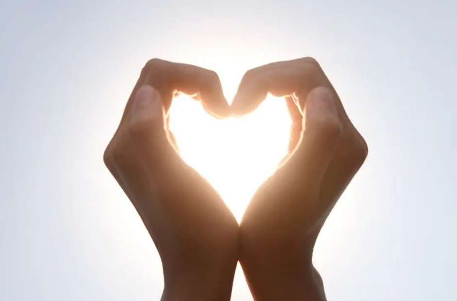 騙案｜深圳六旬婦遇「港商」陷黃昏戀　對方執港人身份證冒身份