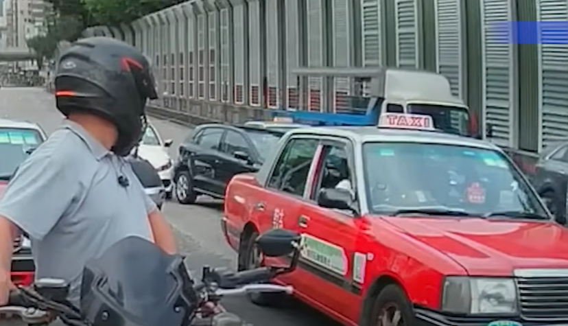 車Cam直擊｜深水埗私家車欽州街亂闖「連撼3車」，司機棄車逃走(YT: 車CAM特警)