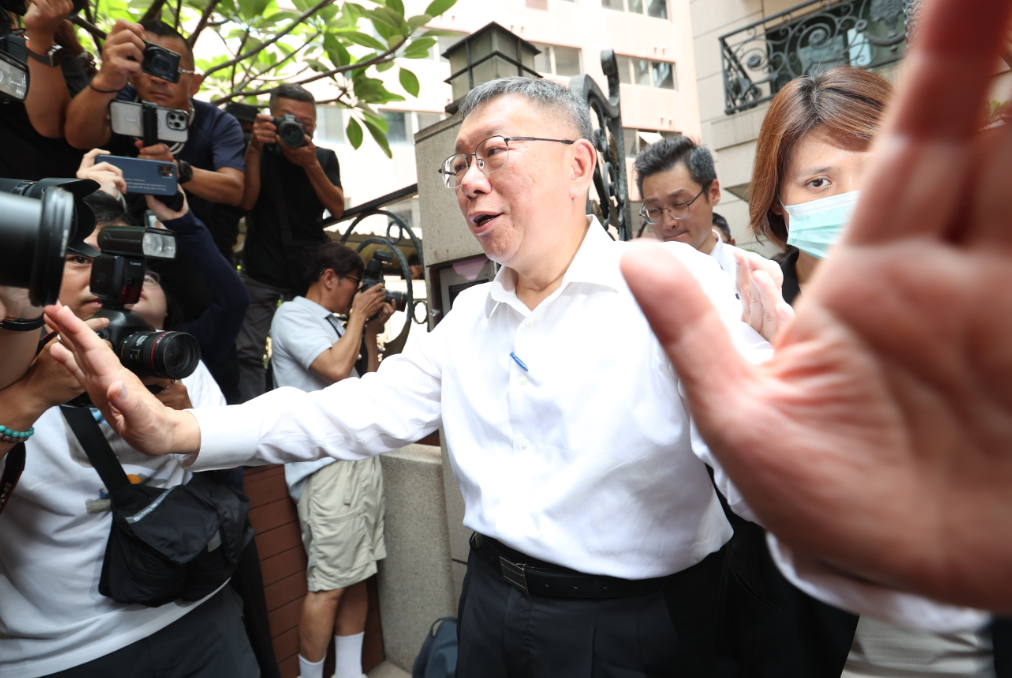 台北檢方及廉政署人員兵分多路，前往柯文哲住處及位於台玻大樓的辦公室等地點進行搜索(中通社)