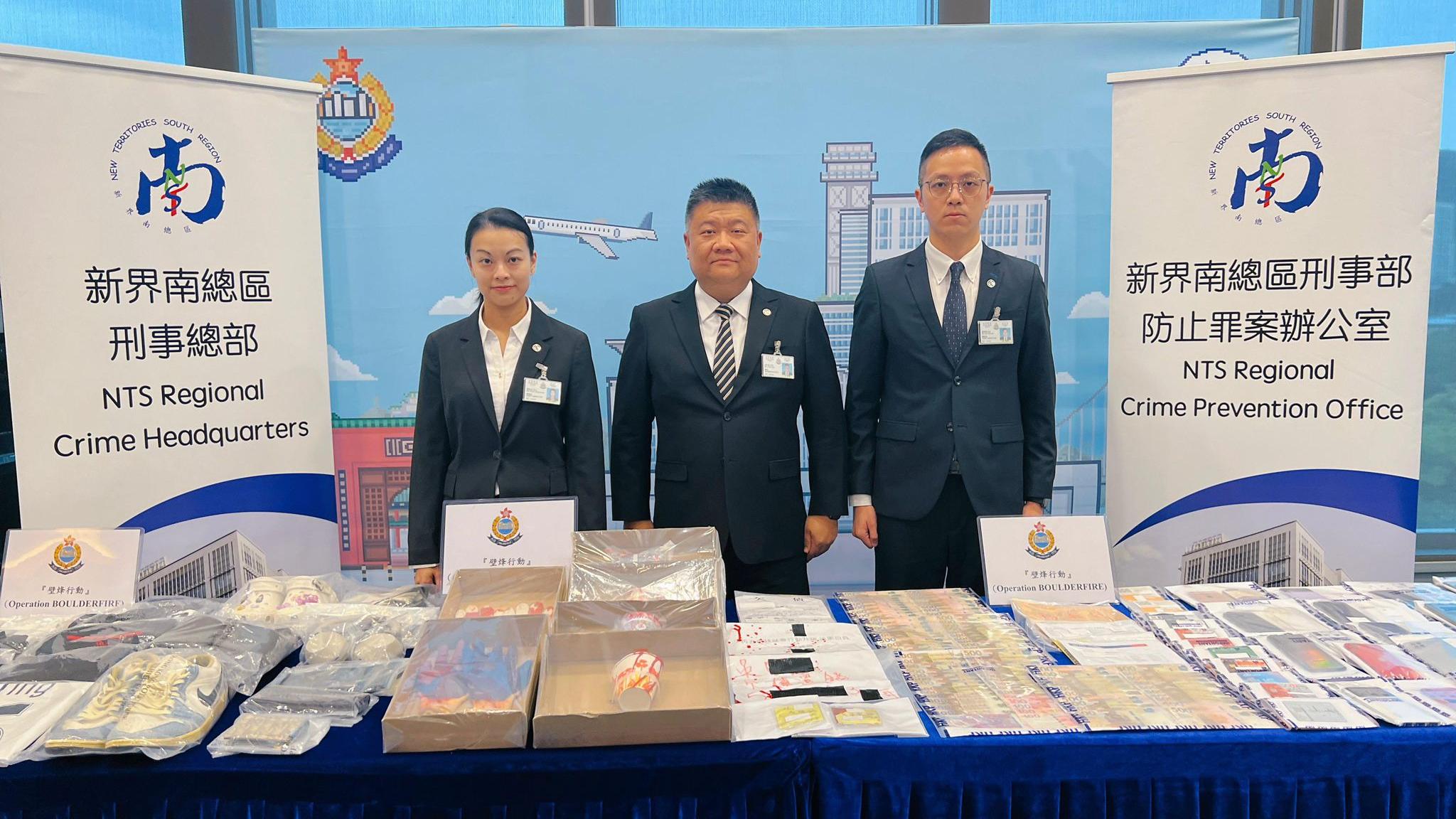 警方在行動中拘捕53人。