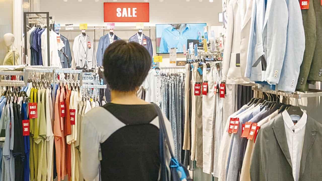 6月零售額按年跌9.7%  政府：港元匯率高企 消費模式轉變