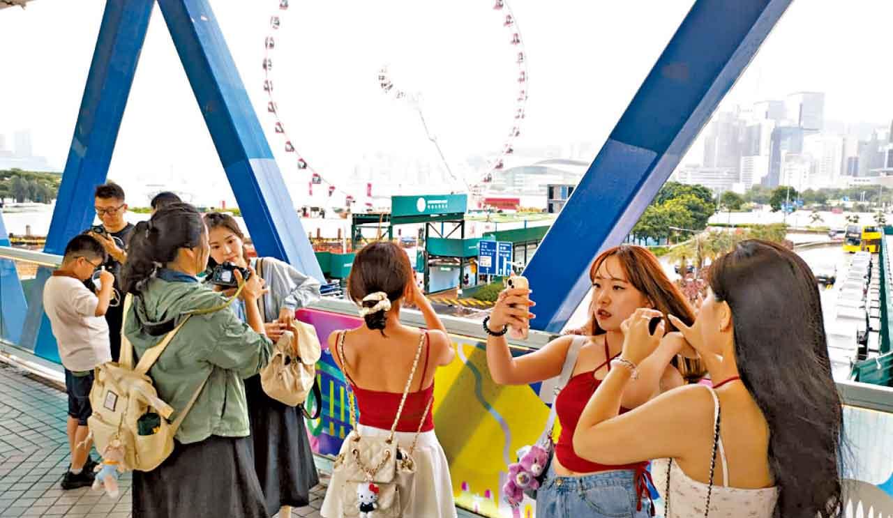 7月錄392萬人次訪港  旅發局：無人機表演提升旅遊體驗