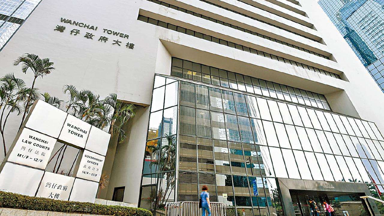 已婚警司陸振中涉3度非禮女下屬 事主︰被告車上示愛稱一齊是緣分