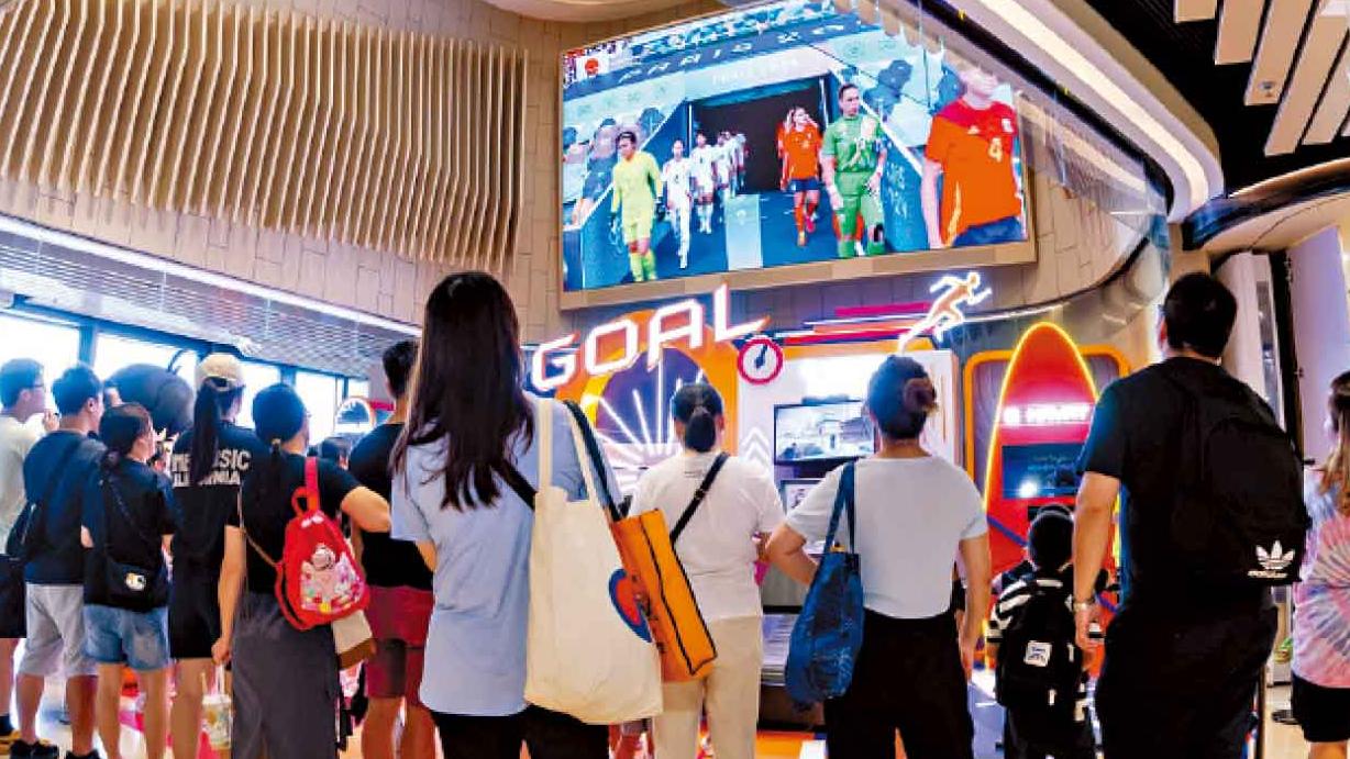 新地12大商場加碼派大禮 免費派香檳祝賀港隊佳績