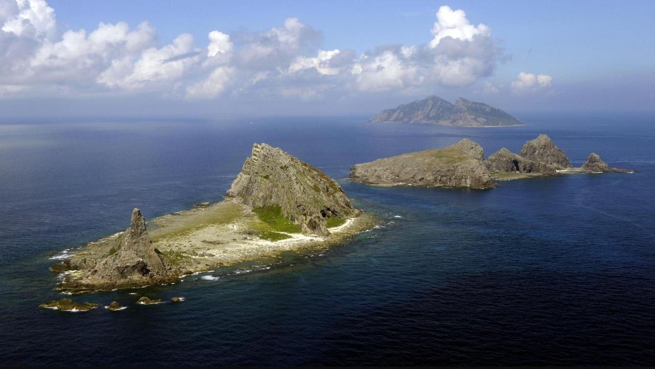 中國海警警告驅離日本非法進入中國釣魚島領海漁船