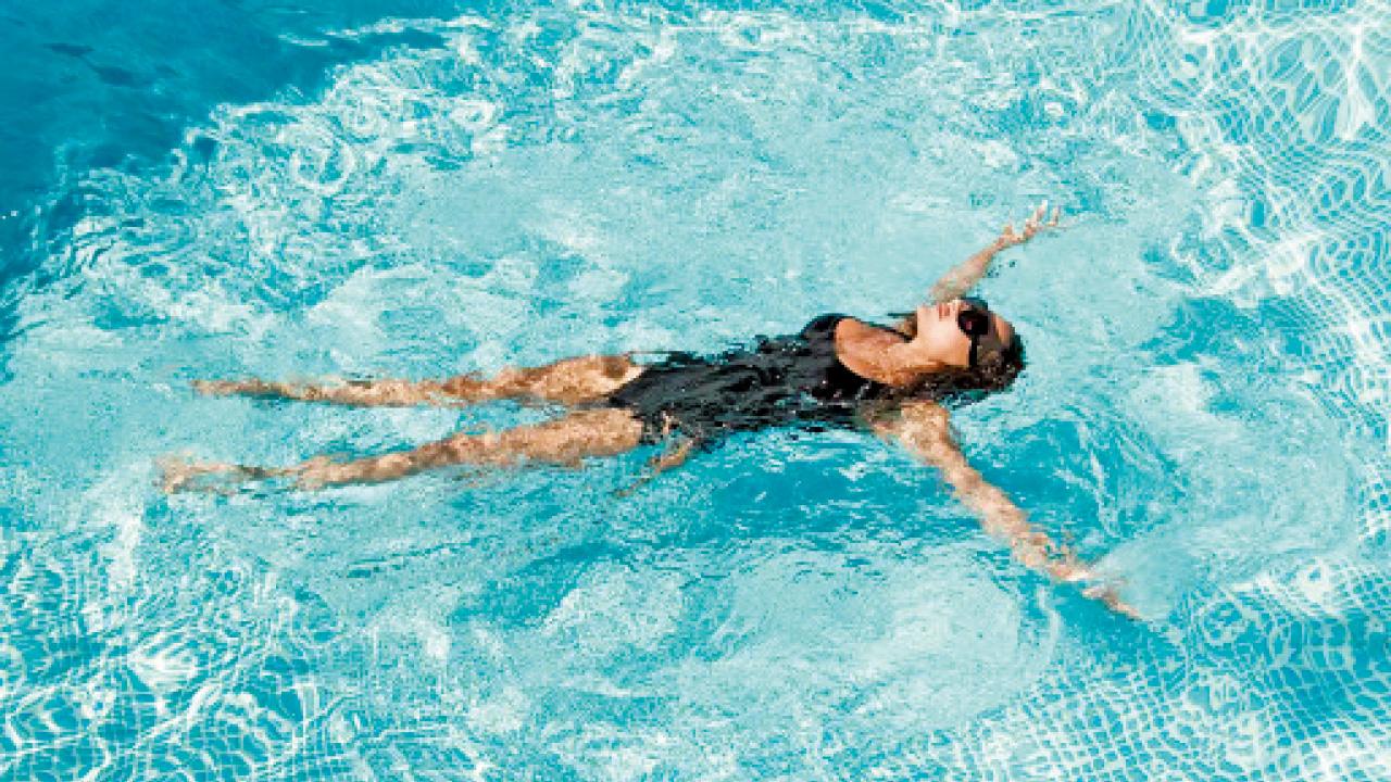 游泳跑步有助改善脊柱側彎？