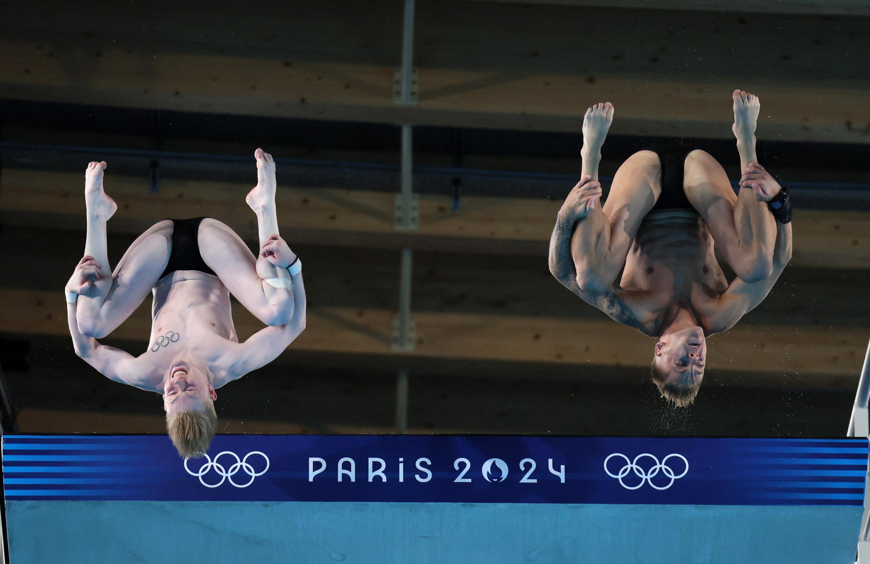 德國選手Timo Barthel(左)及Jaden Shiloh在男子雙人10米跳台決賽跳出364.41分的成績排名第7（路透社資料圖片）