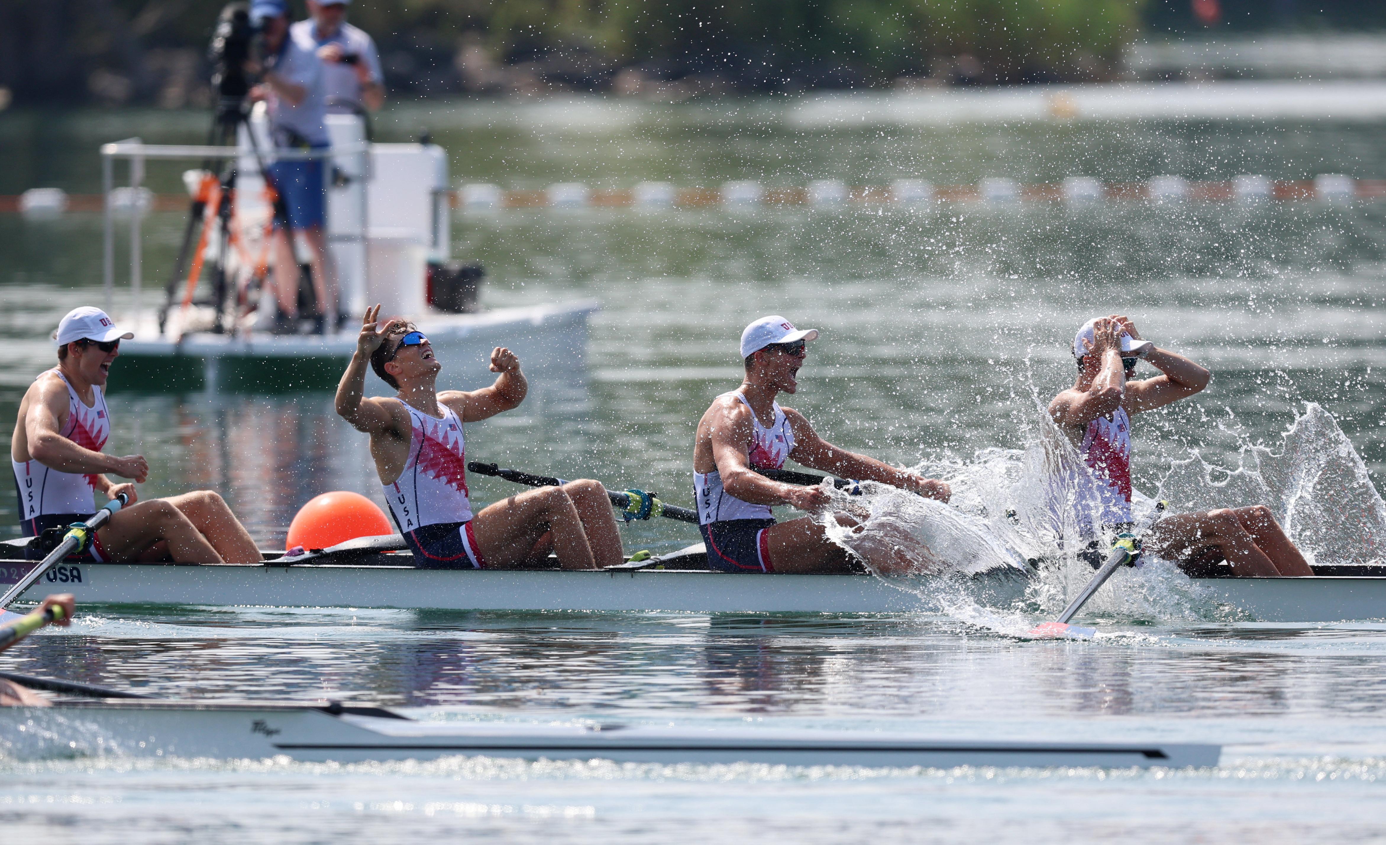 巴黎奧運｜26歲iBanker每日凌晨訓練奪金，圖為他與美國賽艇隊的比賽照片。(路透社資料圖片)