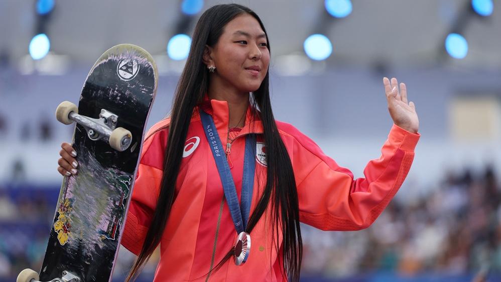 日本兩屆滑板銀牌得主開心那。(路透社)