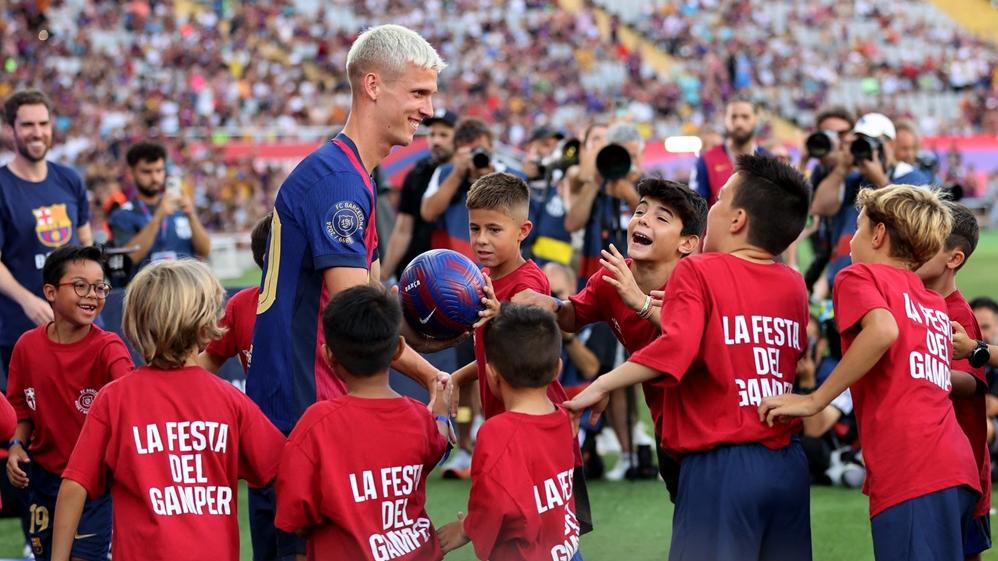丹尼爾奧莫早前加盟巴塞隆拿，但因未能完成註冊而未上陣。(路透社)
