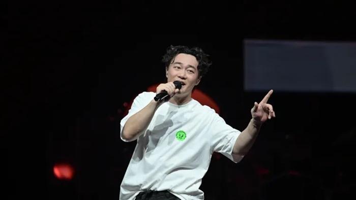 Eason傷愈寧波開騷：有機會唔可以擘大口唱歌