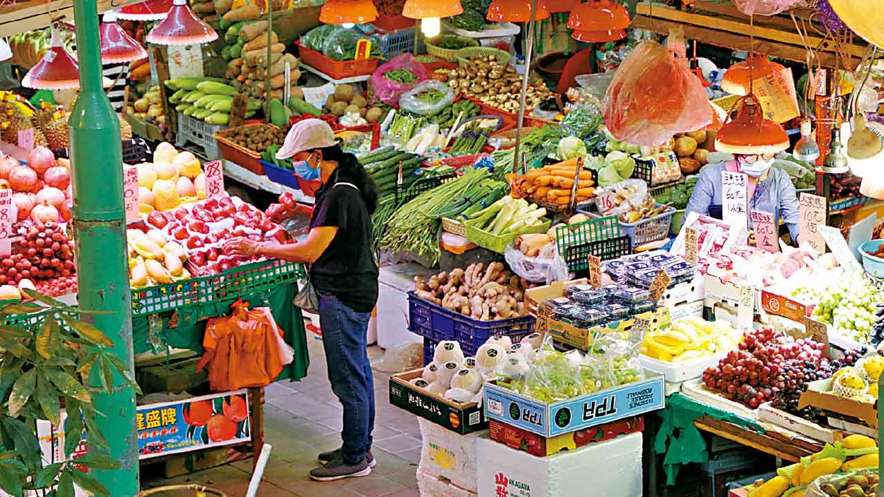 四成四基層為省錢挨餓 77%挑選食物先睇價格