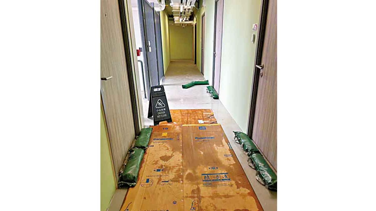 啟德‧東寓水管滲漏內牆滲水 東華三院︰未盡快解決保留採法律行動權利