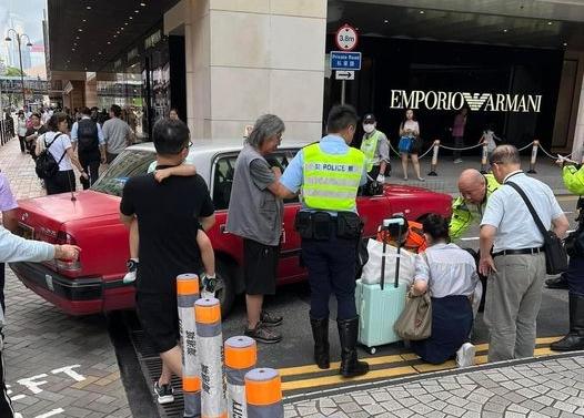 尖沙咀廣東道女子遭的士撞倒　腳傷送院治理