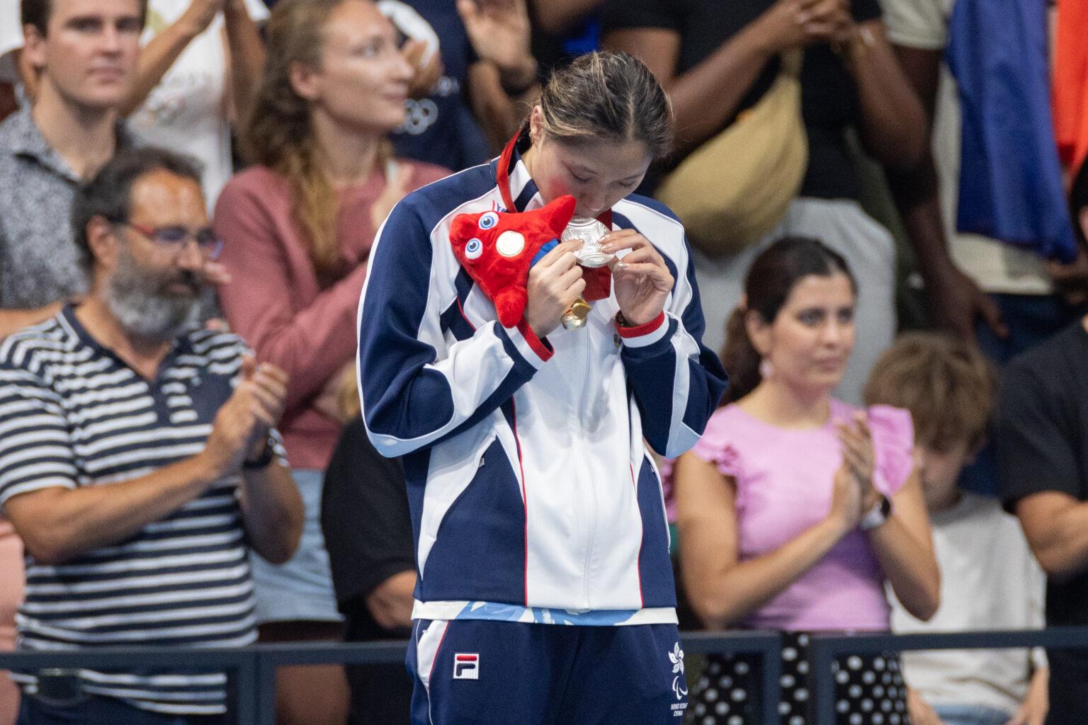  巴黎殘奧｜陳睿琳游出1分03秒70，打破亞洲紀錄奪得銀牌。(中國香港殘疾人奧委會提供)