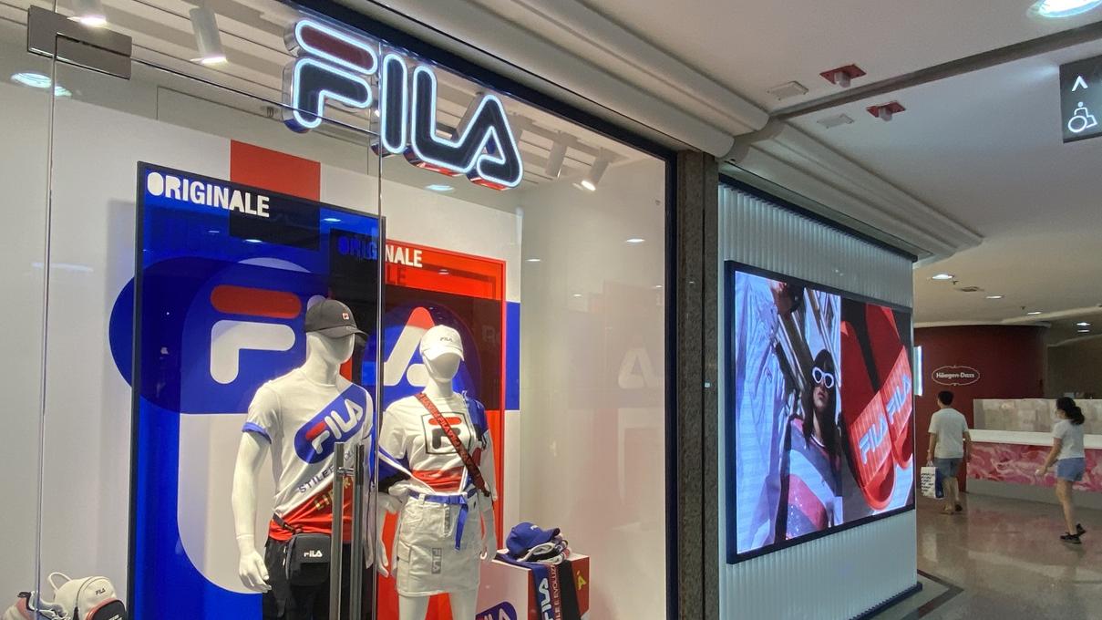 安踏中期息1.18元飆44% 擬斥100億回購