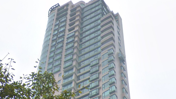 中國著名男高音歌唱家莫華倫家族成員，以5,000萬元沽出中半山寶雲山莊一伙逾1,600方呎三房單位，為屋苑逾3年來首宗二手成交。