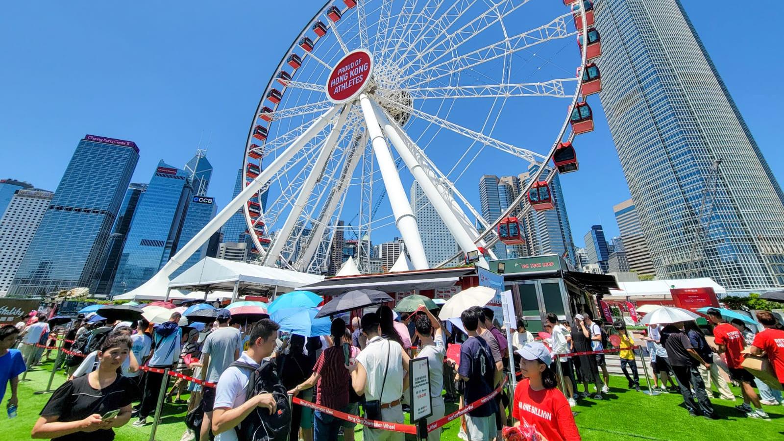 市民可於今日免費乘坐摩天輪。(陳奕釗攝)