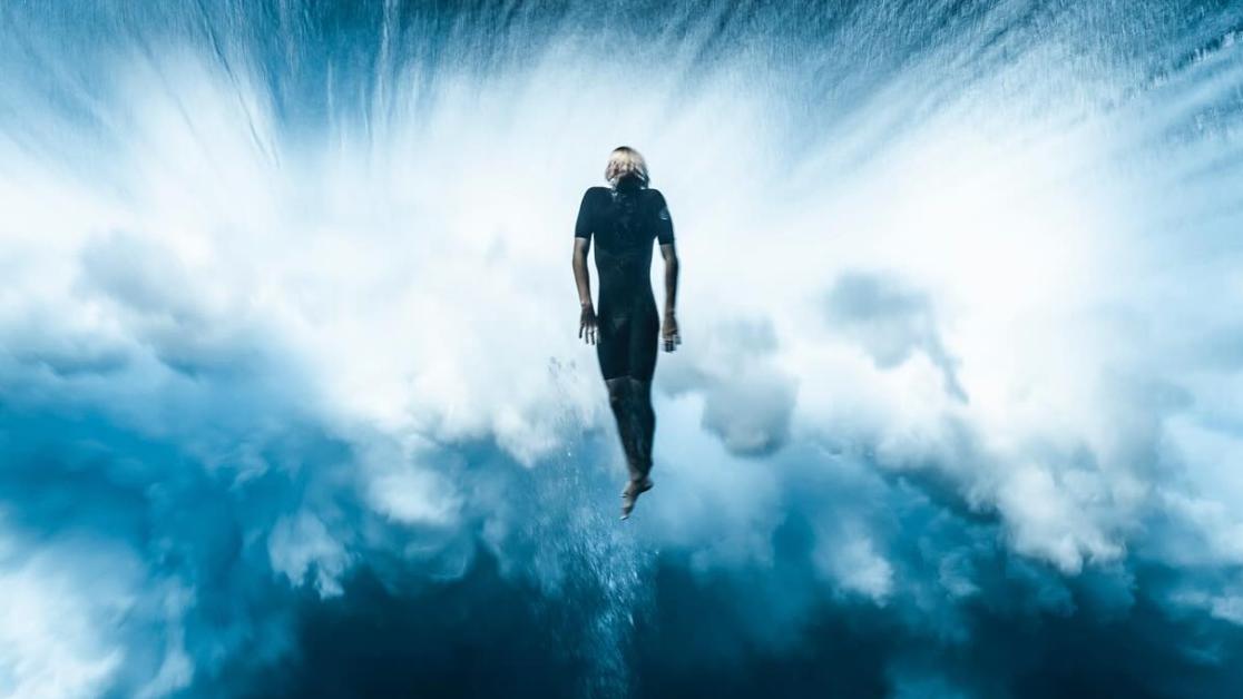 巴黎奧運｜運動員外的追浪者　衝浪項目唯一水底攝影師　張張「神照」超夢幻