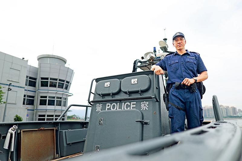 羅曉鋒曾代表港隊出戰雅典奧運及北京奧運，並曾任港隊教練。(《警聲》)